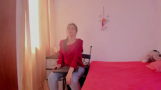 girasol walton online show from February 7, 2025, 3:52 pm