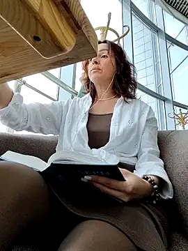 Snapshot of EvaXOAir chatting on October 2, 2025, 3:46 am EvaXOAir online show from October 2, 2025, 3:46 am