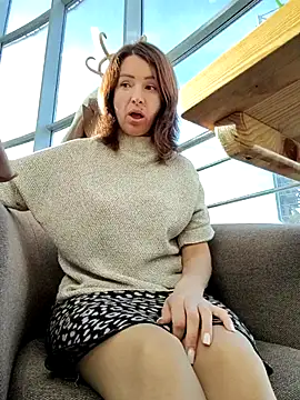 Snapshot of EvaXOAir chatting on October 31, 2025, 4:13 am EvaXOAir online show from October 31, 2025, 4:13 am