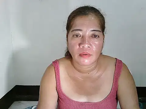 Snapshot of wethornypussy4u chatting on January 22, 2025, 1:53 pm wethornypussy4u online show from January 22, 2025, 1:53 pm