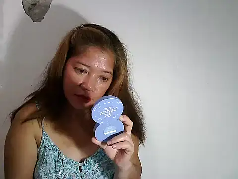 Snapshot of wethornypussy4u chatting on September 17, 2025, 10:22 pm wethornypussy4u online show from September 17, 2025, 10:22 pm