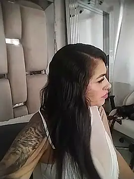 chelaqueen  online show from July 1, 2026, 8:19 pm