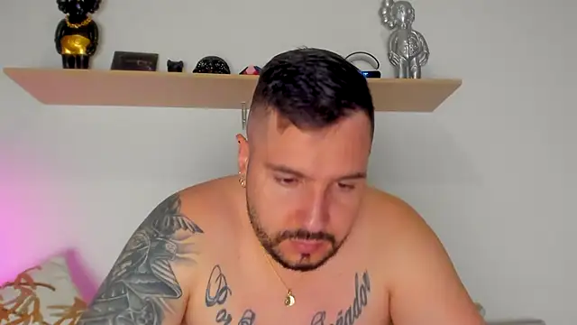 camilo restrepo21 online show from September 23, 2025, 1:08 am