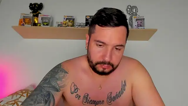 camilo restrepo21 online show from December 19, 2025, 2:40 am