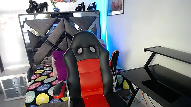 Salo hot04 online show from September 23, 2025, 10:24 pm