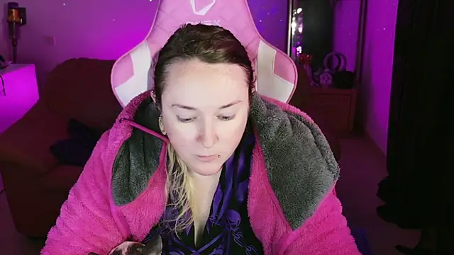 kisicaxx online show from January 9, 2025, 8:33 pm