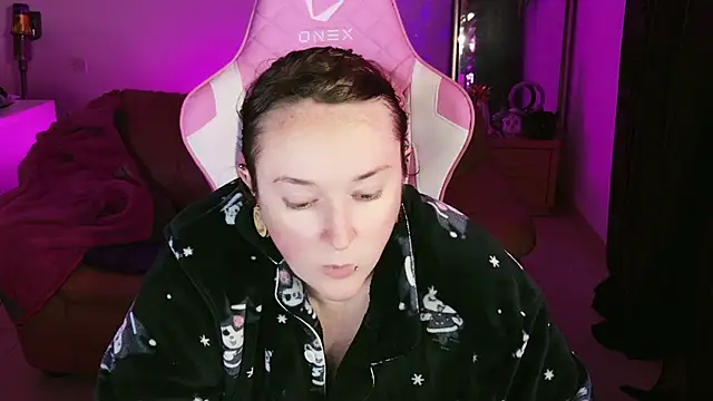 kisicaxx online show from January 10, 2025, 5:56 pm