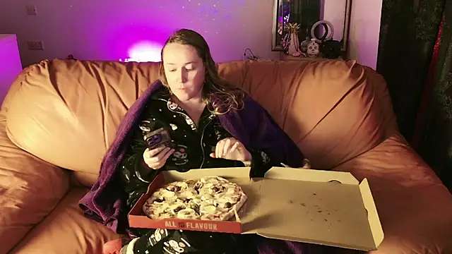 kisicaxx online show from January 14, 2025, 7:43 pm
