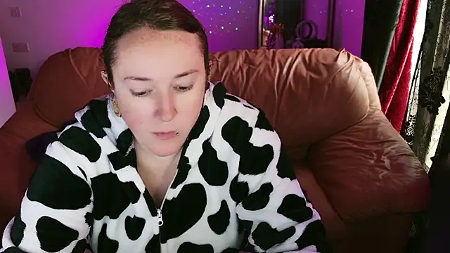 kisicaxx online show from January 17, 2025, 9:49 am