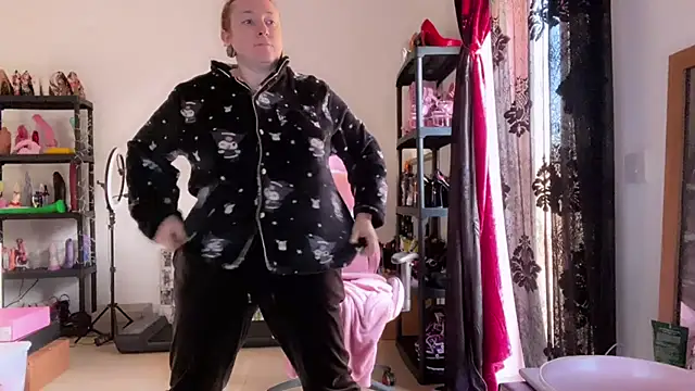 kisicaxx online show from November 25, 2025, 6:35 am