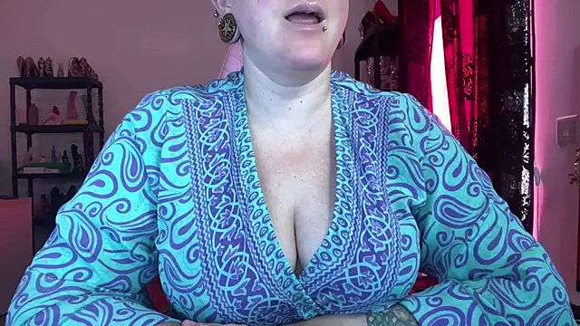 Snapshot of kisicaxx chatting on July 8, 2026, 7:35 am kisicaxx online show from July 8, 2026, 7:35 am