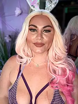 lovely beast online show from April 3, 2026, 8:18 pm