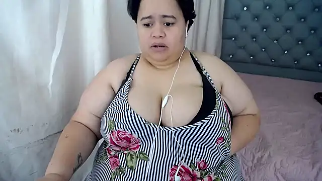 Snapshot of hotlesby4uxxx chatting on December 17, 2024, 4:43 pm hotlesby4uxxx online show from December 17, 2024, 4:43 pm