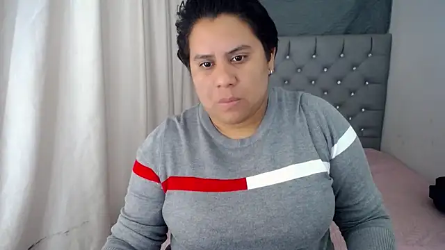 Snapshot of hotlesby4uxxx chatting on December 26, 2024, 1:32 pm hotlesby4uxxx online show from December 26, 2024, 1:32 pm