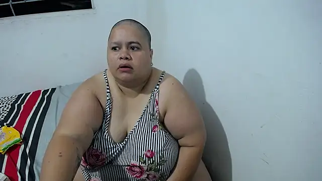 Snapshot of hotlesby4uxxx chatting on January 9, 2026, 11:17 pm hotlesby4uxxx online show from January 9, 2026, 11:17 pm