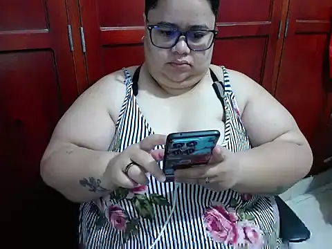 hotlesby4uxxx online show from June 18, 2026, 1:59 pm