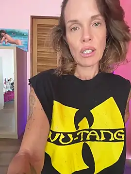 mommyselenafit  online show from April 18, 2026, 3:54 am