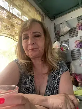 Snapshot of Irina2909@xh chatting on July 10, 2026, 9:01 am Irina2909xh online show from July 10, 2026, 9:01 am
