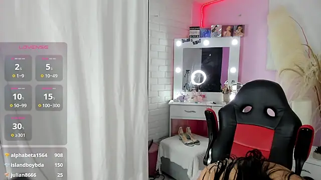 hollyprincess 2 online show from February 5, 2025, 6:46 am