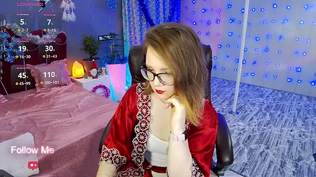 Snapshot of AngelaWhiti chatting on December 16, 2024, 4:16 pm AngelaWhiti online show from December 16, 2024, 4:16 pm