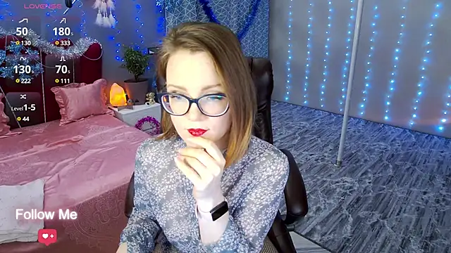 Snapshot of AngelaWhiti chatting on December 19, 2024, 3:30 pm AngelaWhiti online show from December 19, 2024, 3:30 pm