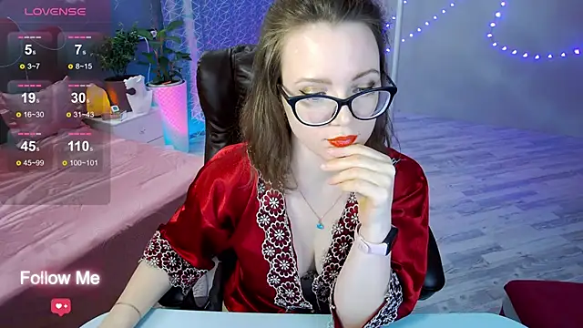 Snapshot of AngelaWhiti chatting on February 3, 2025, 6:49 pm AngelaWhiti online show from February 3, 2025, 6:49 pm