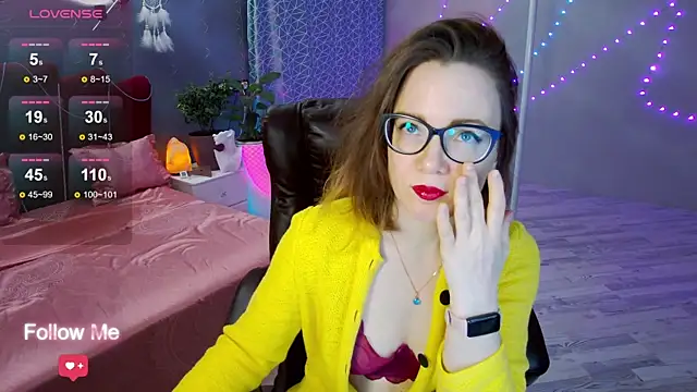 Snapshot of AngelaWhiti chatting on February 12, 2025, 3:49 pm AngelaWhiti online show from February 12, 2025, 3:49 pm