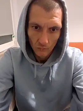 Snapshot of maciej chatting on May 11, 2026, 1:44 am maciej online show from May 11, 2026, 1:44 am