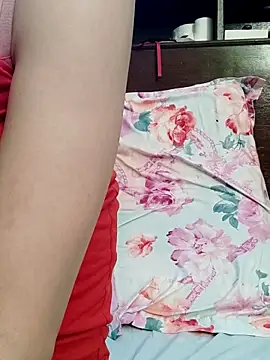 Snapshot of QueenSoreal chatting on March 7, 2026, 7:38 am QueenSoreal online show from March 7, 2026, 7:38 am