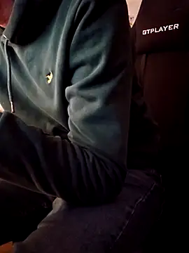 verylargecock online show from December 3, 2025, 9:40 am