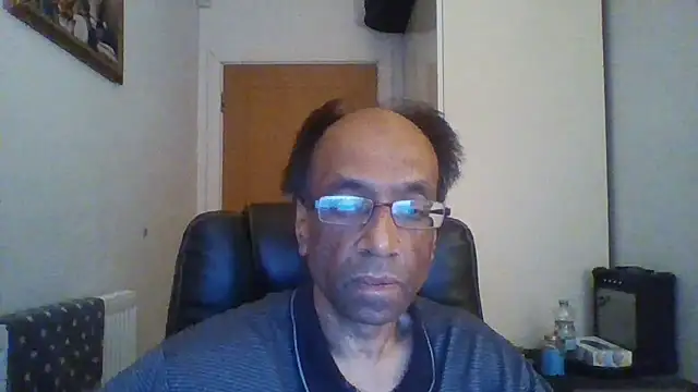 rauncher1 online show from November 18, 2025, 9:25 am