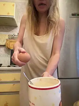 Susanel online show from November 16, 2025, 1:28 pm