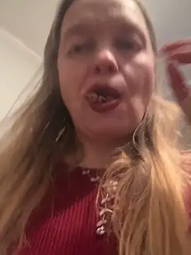 Susanel online show from November 21, 2025, 4:38 pm