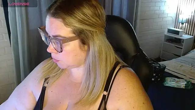 Snapshot of bella_savati chatting on February 8, 2026, 10:13 pm bella savati online show from February 8, 2026, 10:13 pm