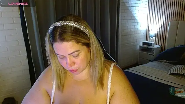 Snapshot of bella_savati chatting on February 14, 2026, 12:40 am bella savati online show from February 14, 2026, 12:40 am