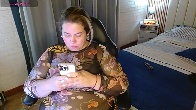 Snapshot of bella_savati chatting on February 18, 2026, 11:33 pm bella savati online show from February 18, 2026, 11:33 pm