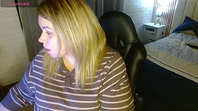 Snapshot of bella_savati chatting on March 5, 2026, 1:56 am bella savati online show from March 5, 2026, 1:56 am