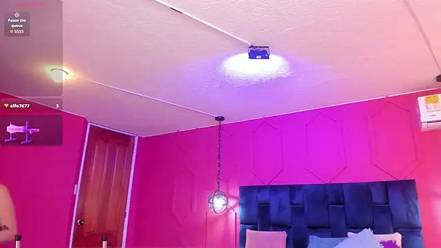 chantall1375 online show from September 18, 2025, 11:45 am