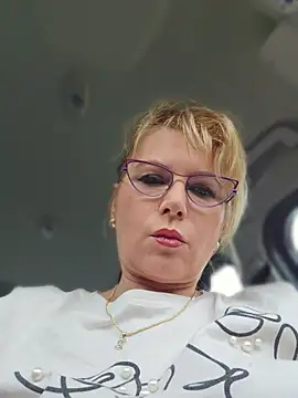 Snapshot of elacoquette chatting on April 18, 2026, 1:04 pm elacoquette online show from April 18, 2026, 1:04 pm