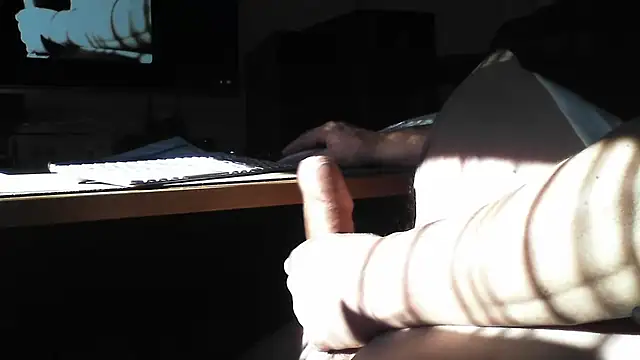 Snapshot of Patzi1 chatting on December 17, 2024, 11:28 am Patzi1 online show from December 17, 2024, 11:28 am