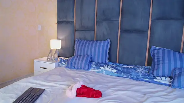 CaseyMoon online show from December 21, 2025, 12:45 pm