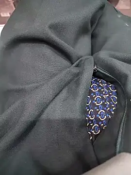 rocksred1 online show from April 18, 2026, 6:01 pm