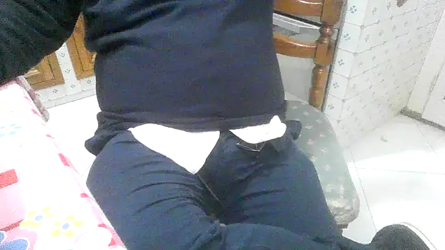 polloiw online show from November 24, 2025, 2:39 pm