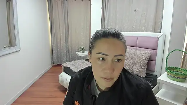 Snapshot of gaby_trent chatting on June 18, 2026, 4:11 pm gaby trent online show from June 18, 2026, 4:11 pm