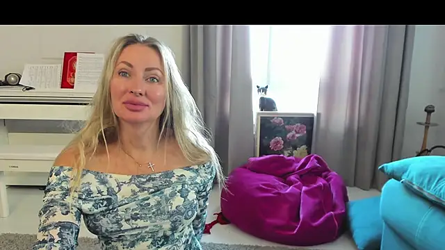 Snapshot of Veola_new chatting on October 8, 2025, 3:59 am Veola new online show from October 8, 2025, 3:59 am