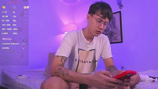 Snapshot of LeaneSeb chatting on October 4, 2025, 3:59 am LeaneSeb online show from October 4, 2025, 3:59 am