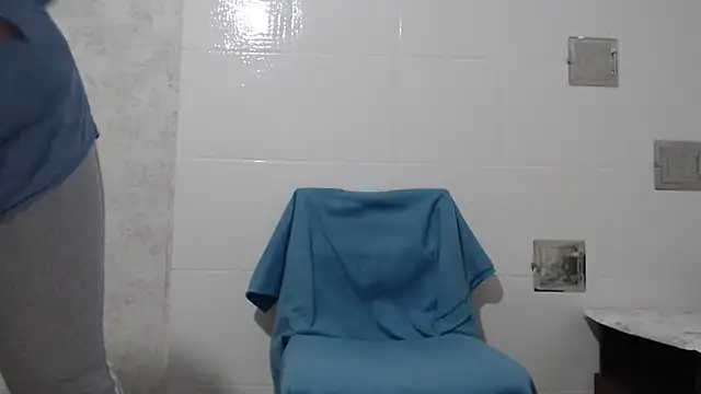 Miss Night21 online show from November 22, 2025, 3:22 pm