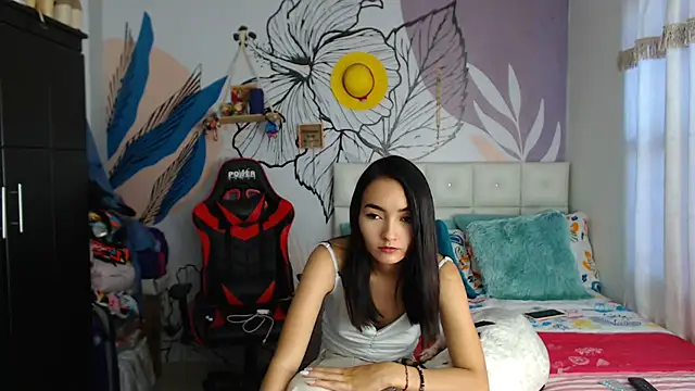 LinzyBaner online show from December 5, 2024, 9:28 pm