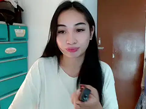 SweetLilly 18 online show from December 23, 2024, 6:37 pm