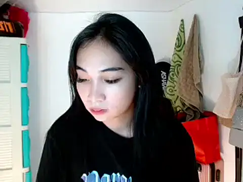 SweetLilly 18 online show from February 20, 2025, 5:23 am